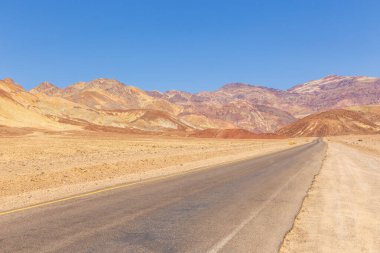 Ölüm Vadisi, Kaliforniya 'da Sanatçı Sürücüsü, Usa.