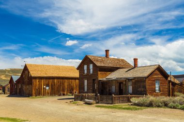 Bodie 'nin manzarası, hayalet kasaba. Bodie State Tarihi Parkı. Terk edilmiş ahşap evler, California, Usa.