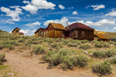 Bodie 'nin manzarası, hayalet kasaba. Bodie State Tarihi Parkı. Terk edilmiş ahşap evler, California, Usa.