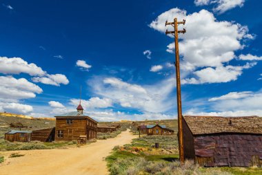 Bodie 'nin manzarası, hayalet kasaba. Bodie State Tarihi Parkı. Terk edilmiş ahşap evler, California, Usa.
