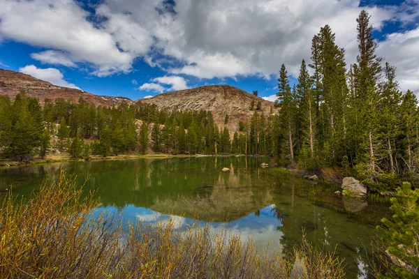 Lago Tioga Sierra Nevada Monte Dane Fondo Parque Nacional Yosemite —  Fotos de Stock