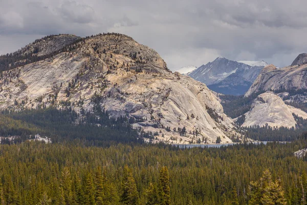 Άποψη Του Βουνού Σιέρα Νεβάδα Στο Εθνικό Πάρκο Γιοσέμιτι Καλιφόρνια — Φωτογραφία Αρχείου