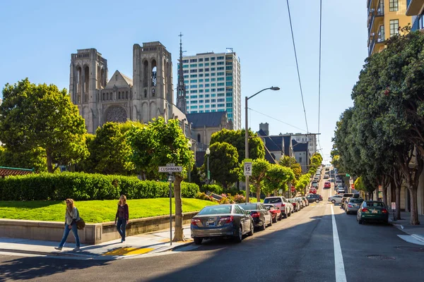 美国加利福尼亚州旧金山 2015年6月7日 格雷斯主教座堂 Grace Cathedral 是位于加利福尼亚州Nob Hill主教座堂的一座主教座堂 — 图库照片