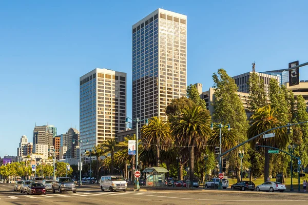美国加利福尼亚州旧金山 2015年6月7日 恩巴卡迪罗街沿线的摩天大楼 市中心区代表长廊 — 图库照片