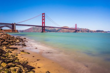 San Francisco, Kaliforniya, ABD - 08 Haziran 2015: Golden Gate Köprüsü Sabah Sisi. Art Deco elementleri.
