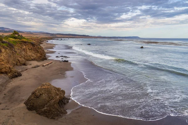 Vista Costa Del Pacífico California Grandes Acantilados Agua Del Océano — Foto de Stock