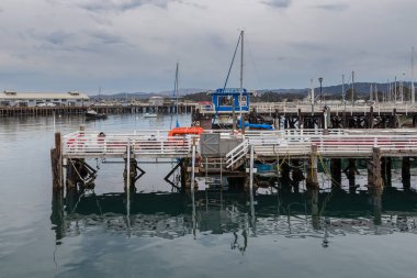 Monterey, California, ABD - 09 Haziran 2015: Rıhtım ve Balıkçı İskelesi, Pasifik Okyanusu kıyısı.