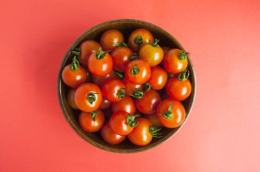 Kırmızı kiraz domates kalp için iyi 