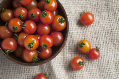 Kırmızı kiraz domates kalp için iyi 