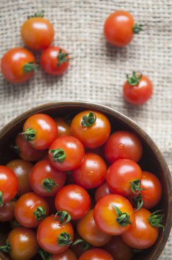 Kırmızı kiraz domates kalp için iyi 