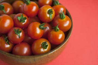 Kırmızı kiraz domates kalp için iyi 