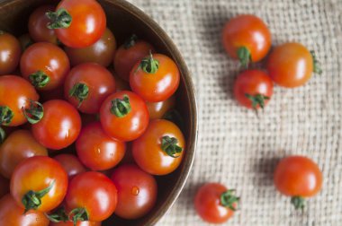 Kırmızı kiraz domates kalp için iyi 