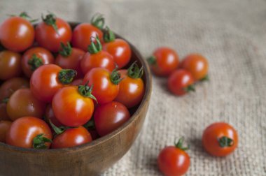 Kırmızı kiraz domates kalp için iyi 