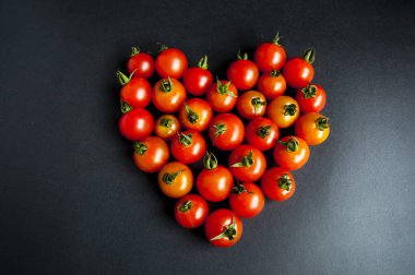 Kırmızı kiraz domates kalp için iyi 
