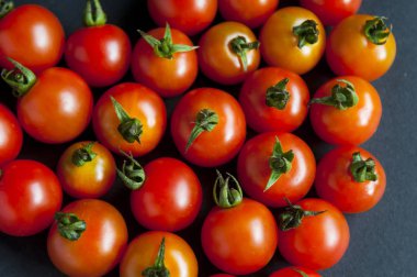 Kırmızı kiraz domates kalp için iyi 