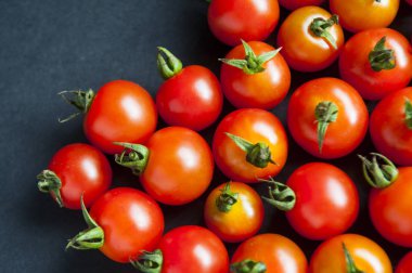 Kırmızı kiraz domates kalp için iyi 