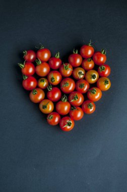Kırmızı kiraz domates kalp için iyi 