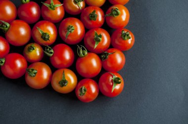 Kırmızı kiraz domates kalp için iyi 