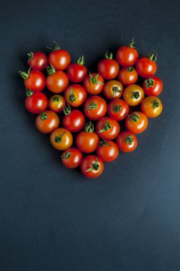 Kırmızı kiraz domates kalp için iyi 