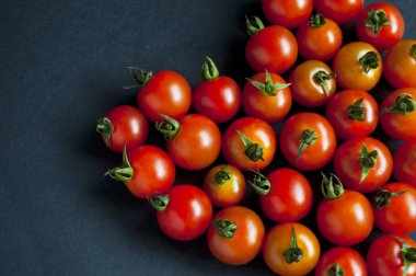 Kırmızı kiraz domates kalp için iyi 