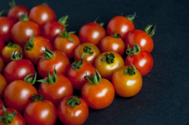 Kırmızı kiraz domates kalp için iyi 