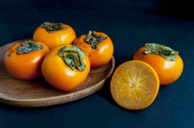 Olgun turuncu Trabzon hurması meyve