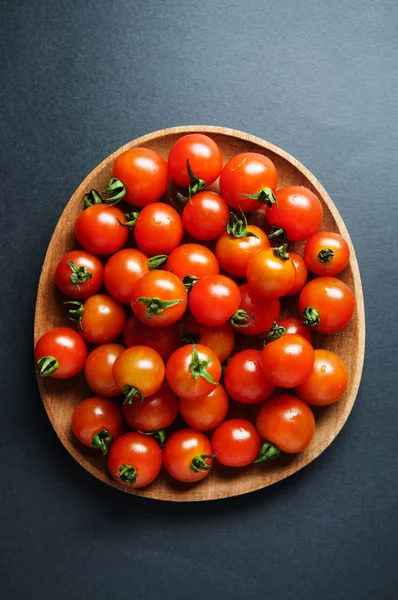 Kırmızı kiraz domates kalp için iyi — Stok fotoğraf