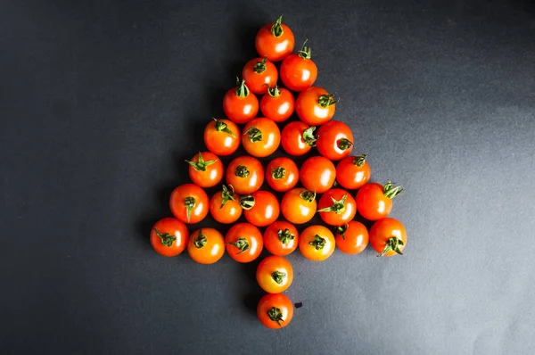 Pomodori ciliegia rossi buoni per il cuore Immagine Stock