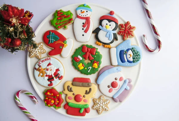 クリスマスのためのジンジャーブレッドクッキーアイシング — ストック写真