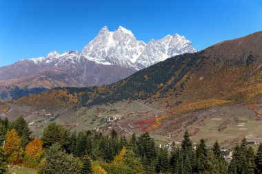 Svaneti, güzel dağ manzarası. Gürcistan