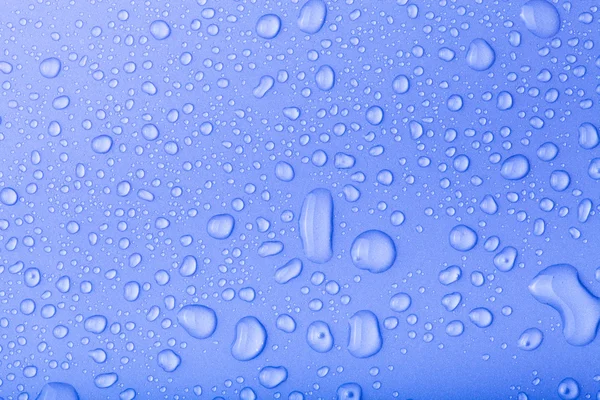 Gotas de agua sobre un fondo de color. Tonificado —  Fotos de Stock