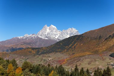 Svaneti, güzel dağ manzarası. Gürcistan