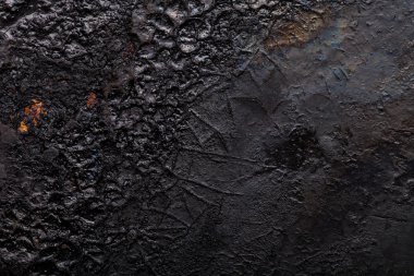 Eski dökme demir tava alt