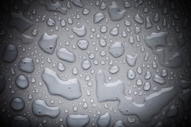 bir renk arka plan üzerinde Su damlacıkları. gri. sığ derinliği bes