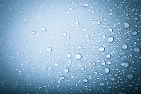 Wassertropfen auf einem farbigen Hintergrund. Blau. Getönt — Stockfoto
