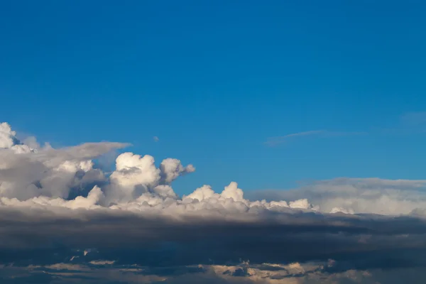 Blue sky with white cumulus clouds — Stock Photo, Image