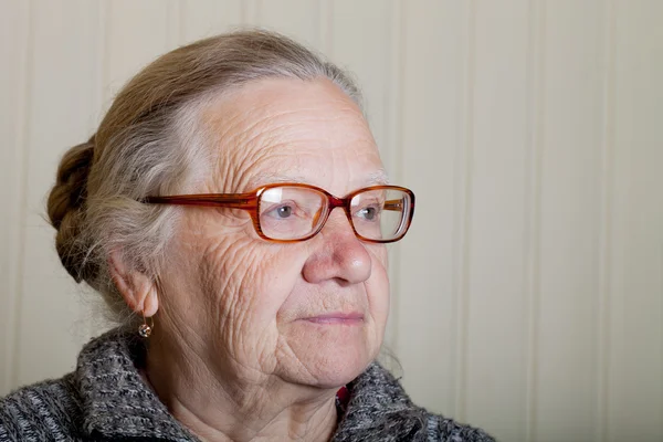 Retrato de anciana con gafas — Foto de Stock