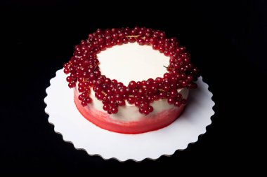 Bisküvi ev yapımı kek krem ve çilek