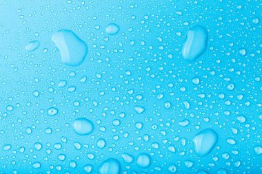 Bir renk arka plan üzerinde Su damlacıkları. Tonda