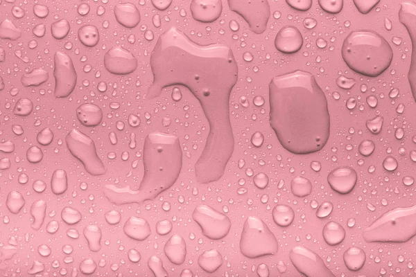 Gocce d'acqua su uno sfondo a colori. Rosa. Profondità superficiale di fie — Foto Stock