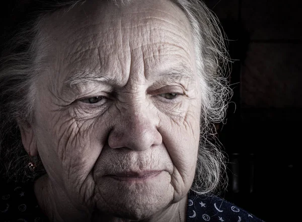 Retrato de mulher idosa. Triste. Tonificado — Fotografia de Stock