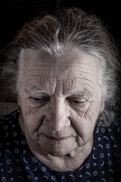 Retrato de mulher idosa. Triste. Tonificado — Fotografia de Stock