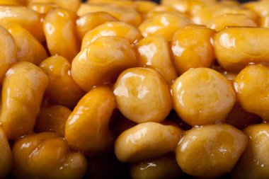 Ev yapımı tatlı pasta (chak-chak) kızartılmış ve tarafından yapıştırılmış kızarmış 