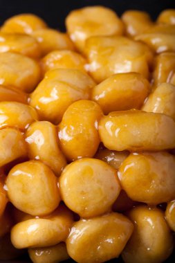 Ev yapımı tatlı pasta (chak-chak) kızartılmış ve tarafından yapıştırılmış kızarmış 