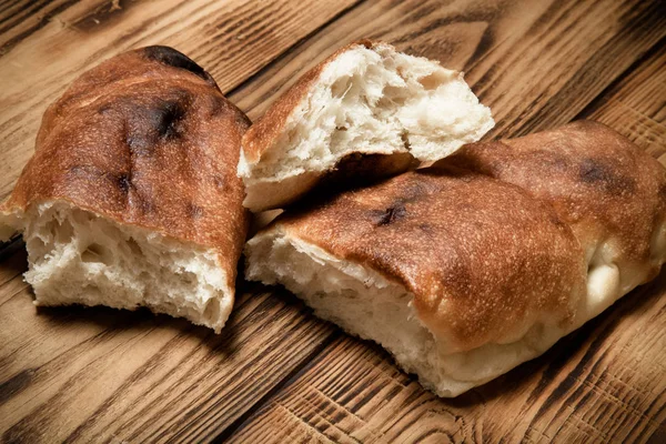 Pane georgiano su un tavolo o una tavola di legno chiaro. Tonica — Foto Stock