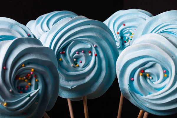 Merengue redondo azul en un palo — Foto de Stock