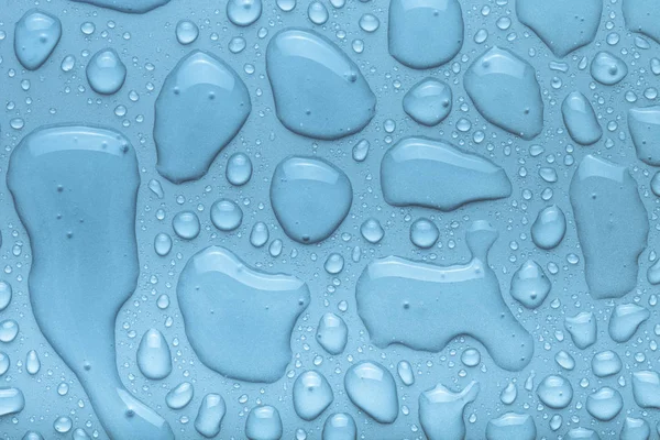 색깔 배경에 물 한 방울. 블루 !. 고립됨 — 스톡 사진