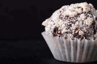 Arduvaz arka plan üzerinde bir çikolata şeker