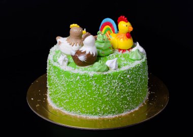 Yılbaşı dekor siyah bir arka plan ile ev yapımı kek