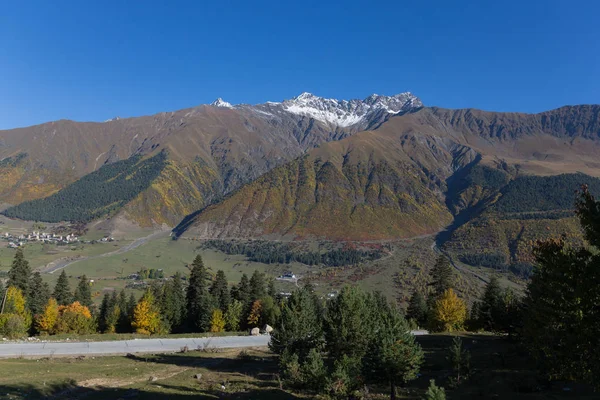 Beau paysage de montagne à Svaneti. Géorgie — Photo